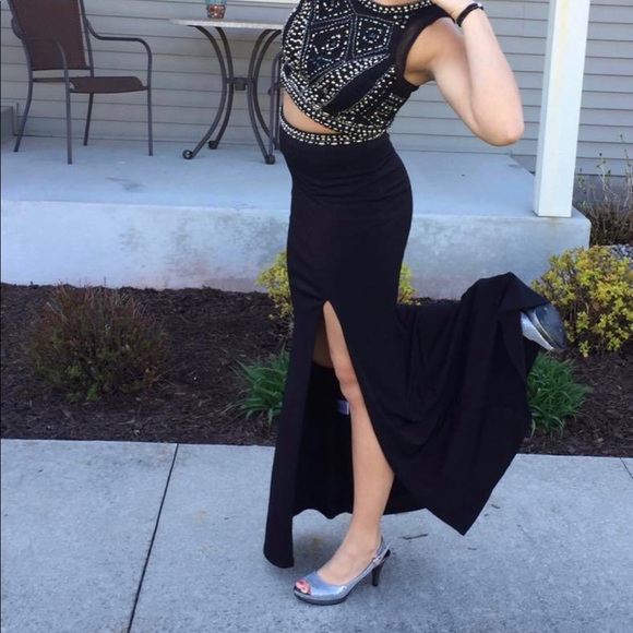 Formal Dress - Picture 3 of 4